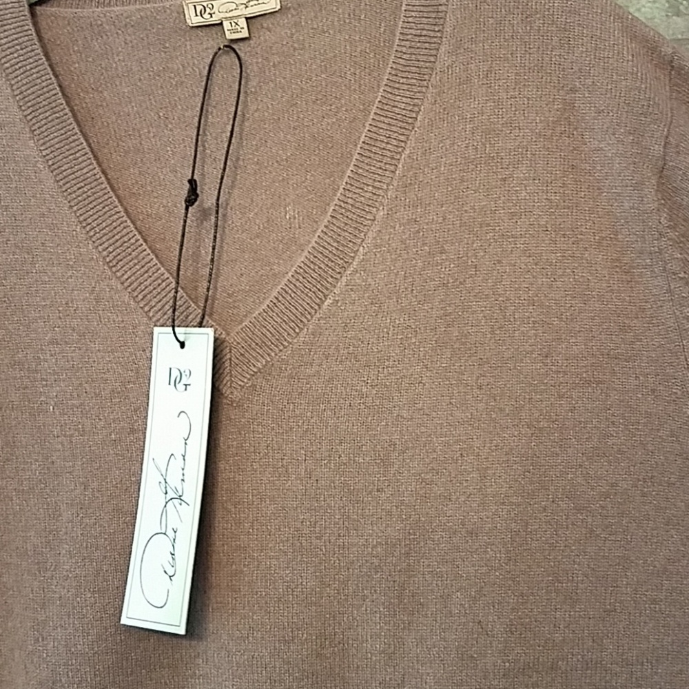 Longsleeved V-neck 100%Cashmere Sweater